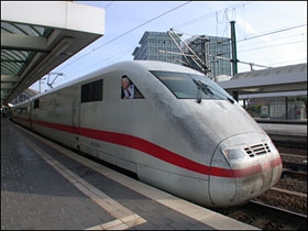 ICE 410 i Berlin, d. 10.10.05. 
Foto: Helge Bay